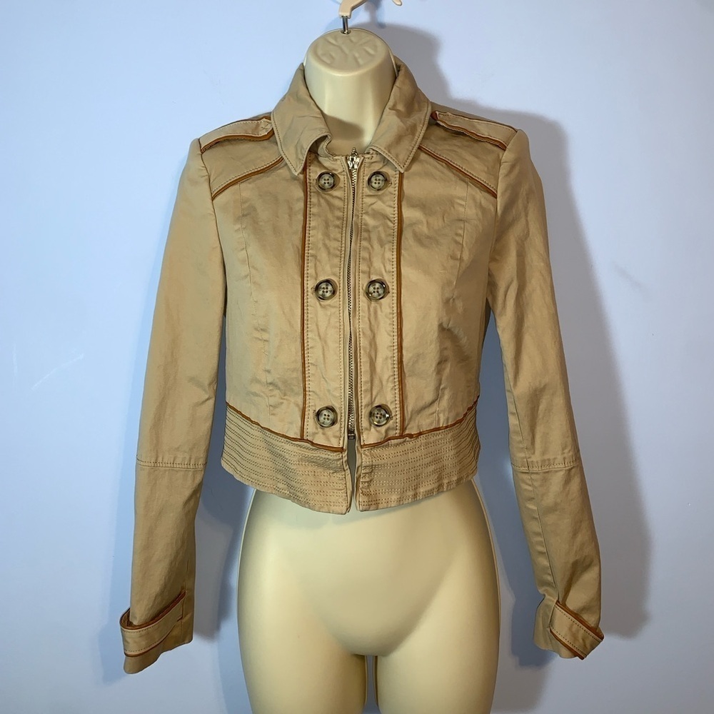 White House black market Tan Cropped military Jacket marching band size 4 zip up
